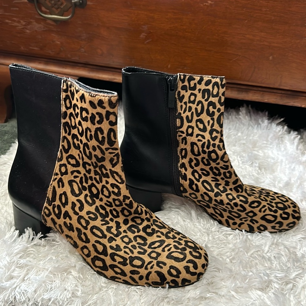 Donald Pliner booties - Picture 1 of 4